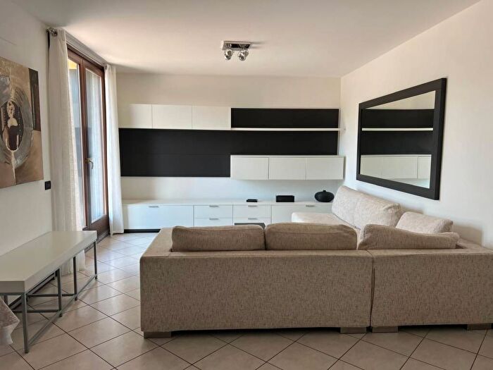 Appartamento bilocale in affitto in Via Novembre, Centro, Mariano Comense