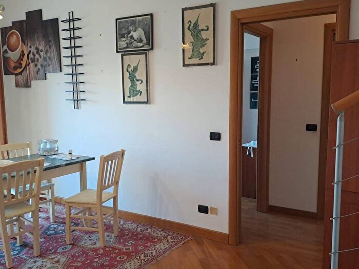 Casa trilocale in affitto in Viale Vincenzo Marronaro, Vallerano, Roma