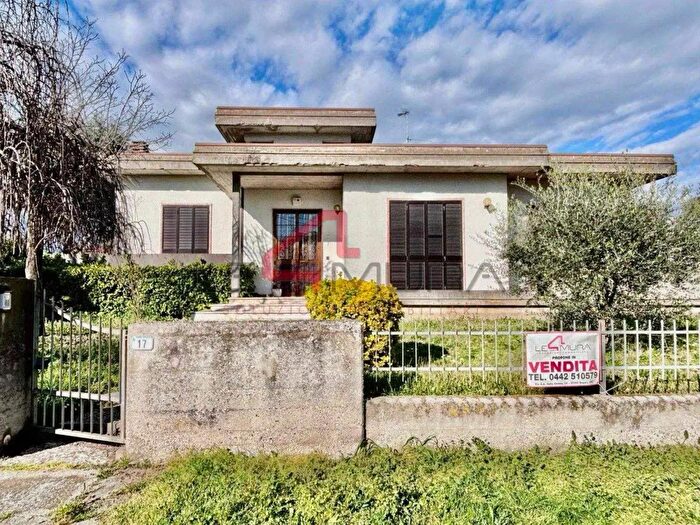 Casa con 12 locali in vendita in Nogara