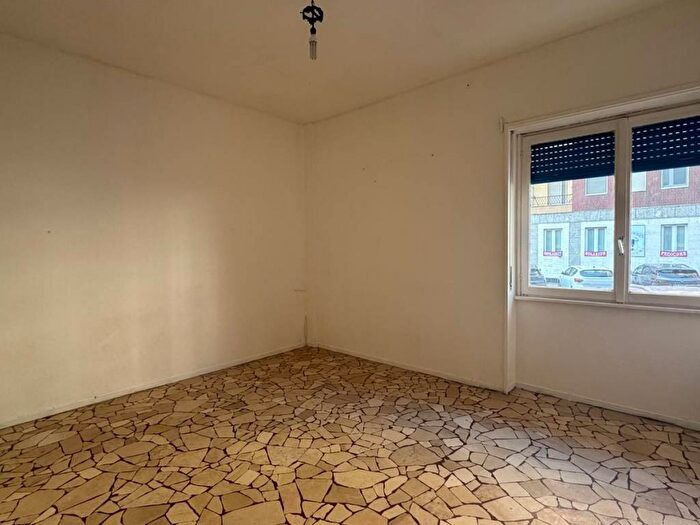 Appartamento bilocale in affitto in Via dei Tulipani, Giambellino, Milano