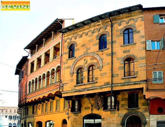 Appartamento con 5 locali in affitto in Corso canalchiaro, Centro Storico, Modena