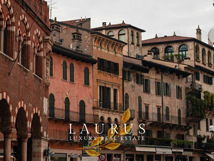 Casa quadrilocale in affitto in Via Valerio Catullo, Centro Storico, Verona