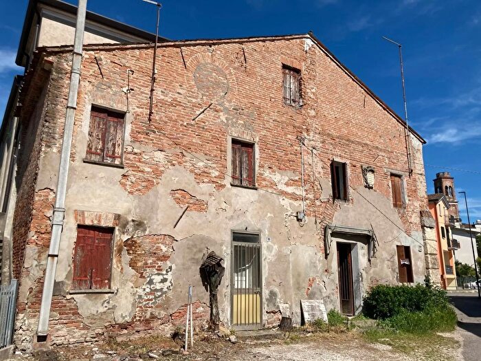 Casa con 5 locali in vendita in Villadose Via V Bachelet, Villadose