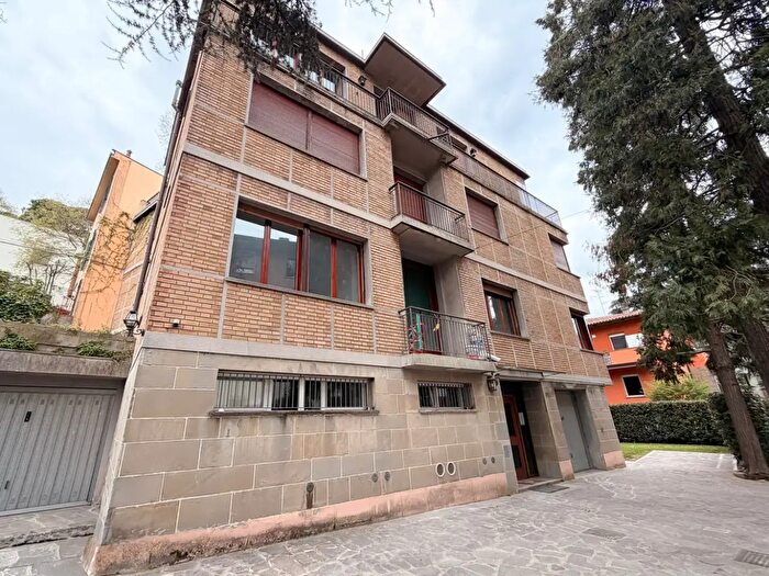 Appartamento con 5 locali in affitto in Via Graziano Bambaglioli, Bologna