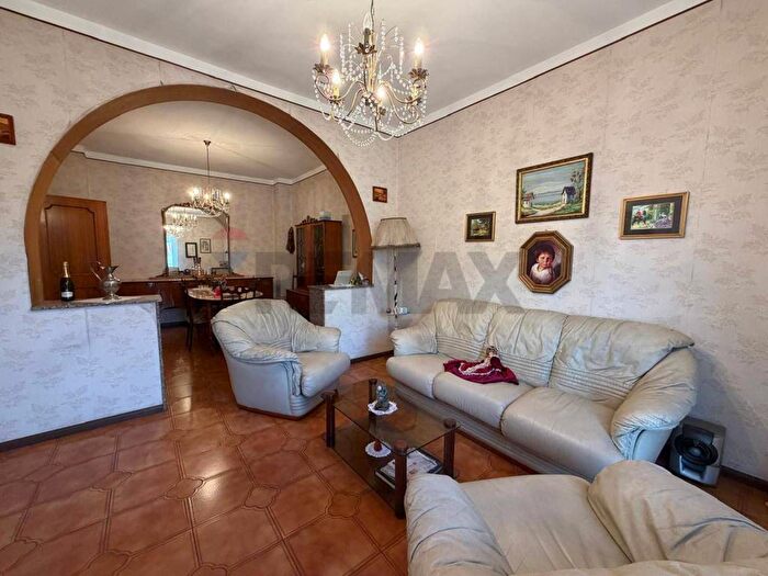 Casa con 5 locali in affitto in VIA VITTORIO EMANUELE III, Centro, Belpasso