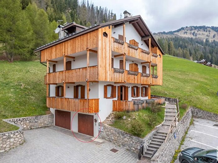 Appartamento quadrilocale in vendita in Via Soppause, Colle Santa Lucia
