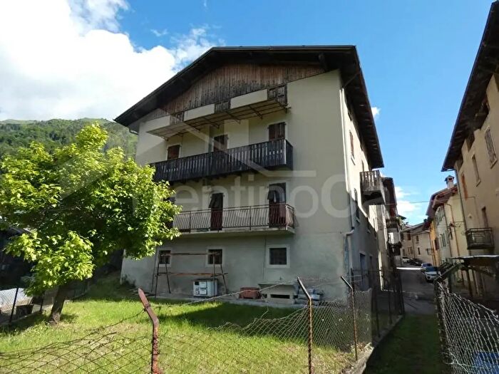 Casa con 20 locali in vendita in Praso Via Novembre, Valdaone