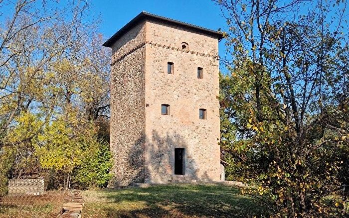 Casa con 5 locali in vendita in Valsamoggia