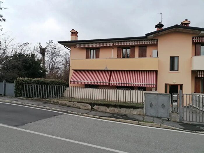 Appartamento trilocale in vendita in Via Galileo Galilei, Cologne