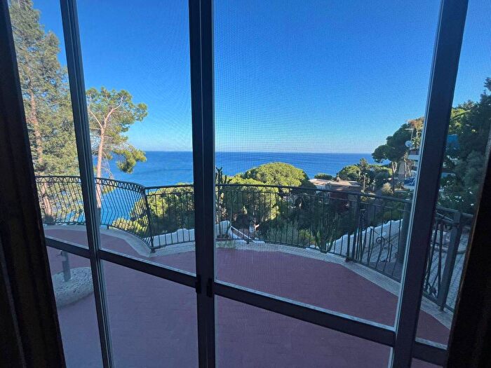 Appartamento trilocale in affitto in Via San Martino, Copanello, Stalettì