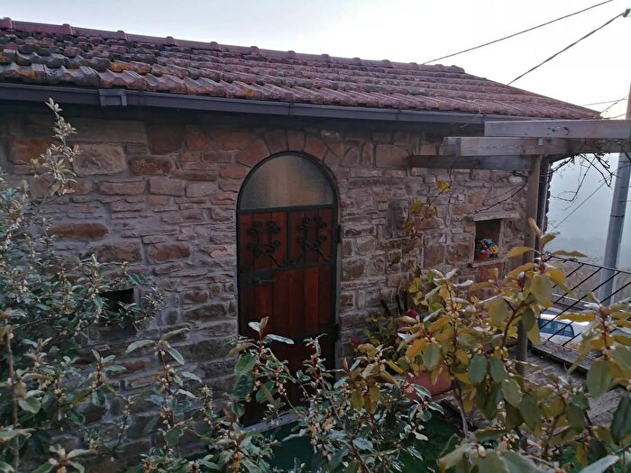 Casa con 8 locali in vendita in Via Borgo San Benedetto Val di Sambro, San Benedetto Val Di Sambro