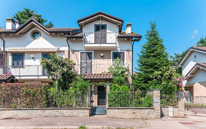 Casa quadrilocale in vendita in Limido Comasco