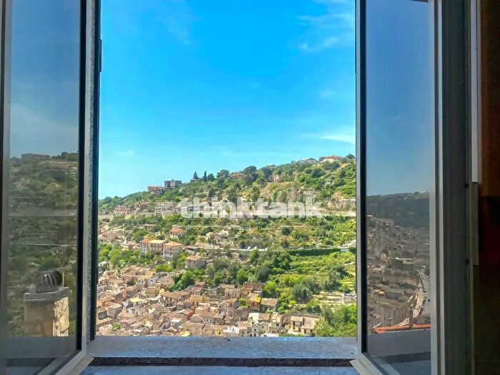 Casa con 5 locali in vendita in Viale Regina Margherita, Modica