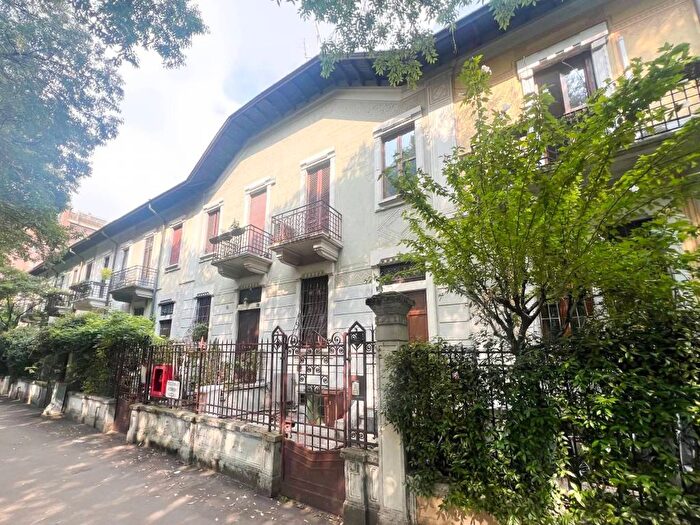 Appartamento con 6 locali in affitto in Via SantEusebio, Dezza, Milano