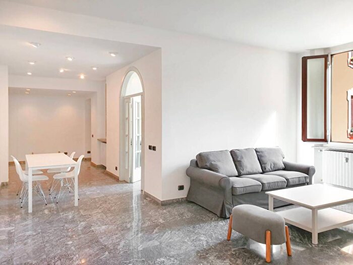 Appartamento trilocale in affitto in Corso Di Porta Romana, Quadronno Crocetta, Milano