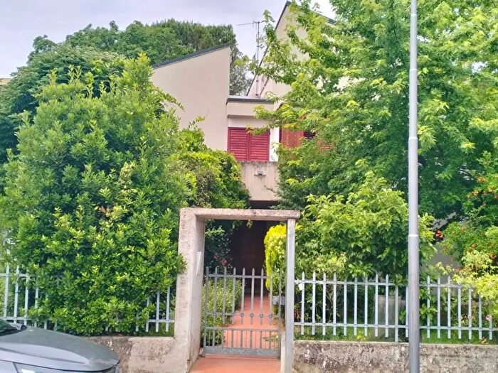 Casa con 13 locali in vendita in Via Risorgimento, Meldola