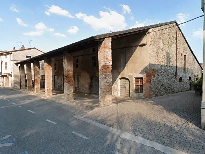 Casa con 20 locali in vendita in San Giorgio Piacentino