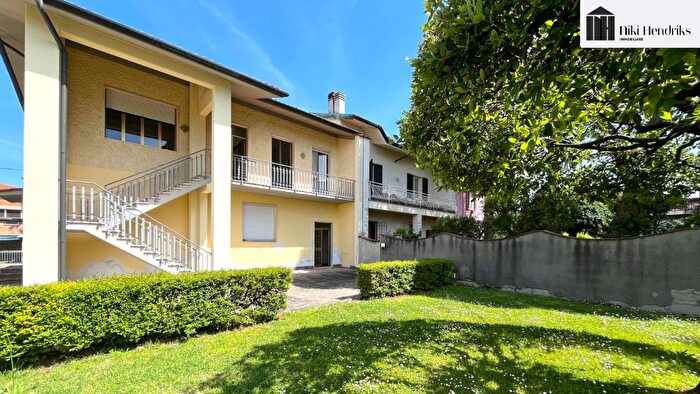 Casa con 8 locali in vendita in Castelfranco Di Sotto