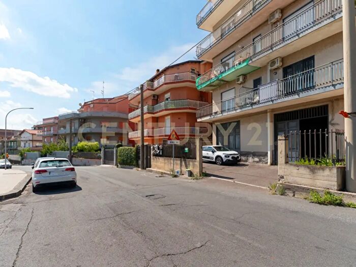 Appartamento con 5 locali in vendita in Viale Carmine Caruso, Motta Sant'Anastasia