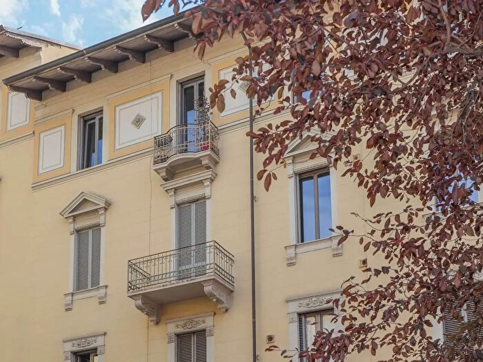 Appartamento con 6 locali in vendita in Via Curtatone, Torino