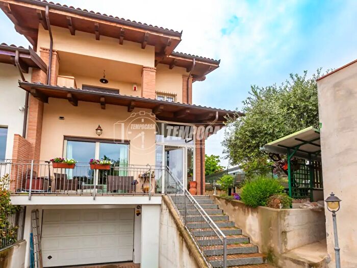 Casa quadrilocale in vendita in Via Rosta, Giaveno