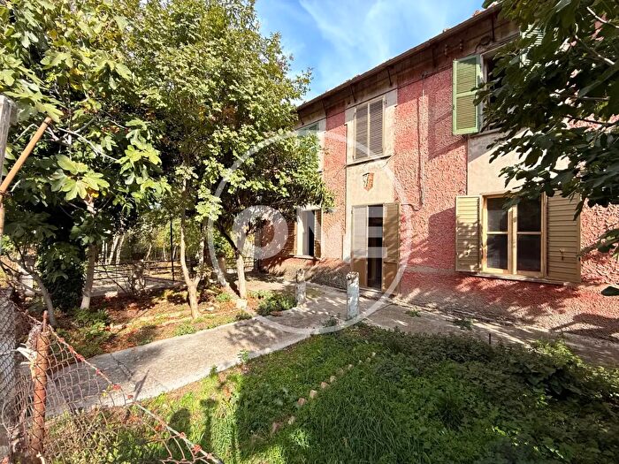 Casa con 6 locali in vendita in Via Camillo Benso Conte di Cavour, Pescosansonesco