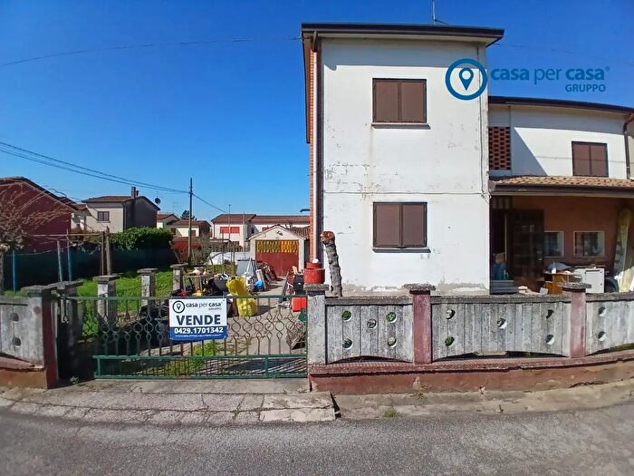 Casa quadrilocale in vendita in Via Bassa, Vescovana