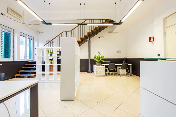 Appartamento bilocale in vendita in Via di Francia, Genova