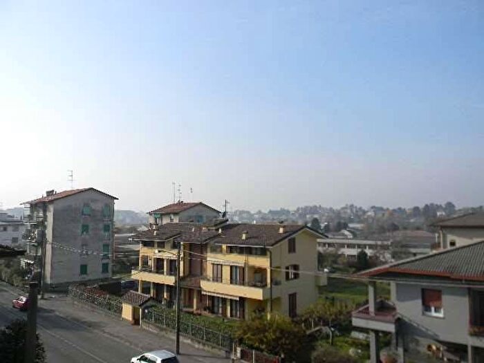 Appartamento trilocale in affitto in Via per alzate, Centro, Cantù