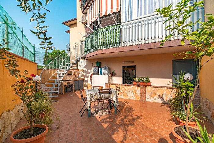 Appartamento trilocale in vendita in Via Strada Femminamorto, Riposto