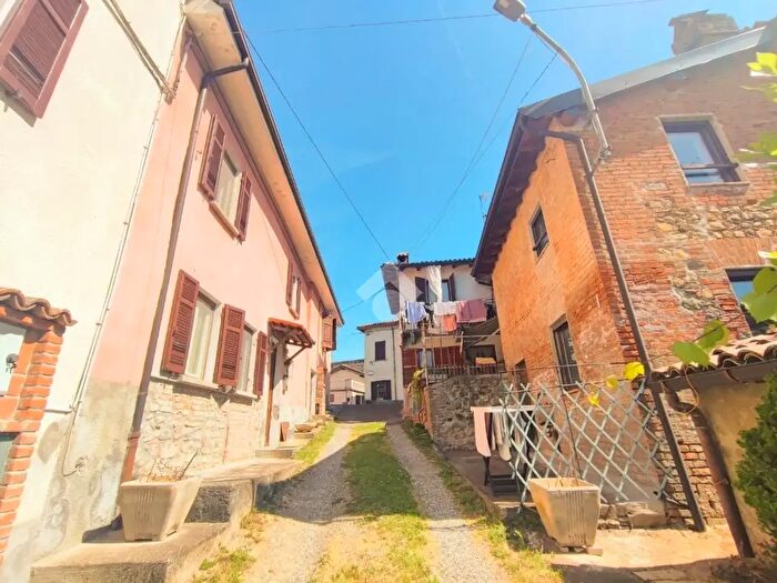 Casa con 7 locali in vendita in Via Avolasca, Cerreto Grue