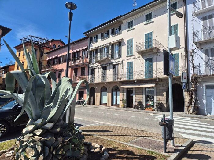 Appartamento trilocale in affitto in Via Mazzini, Belgirate