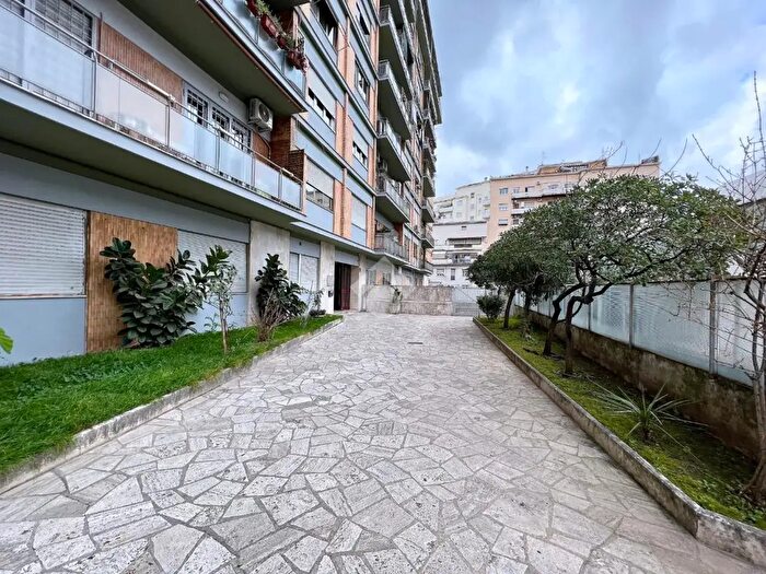 Appartamento bilocale in vendita in Viale Guglielmo Marconi, Roma