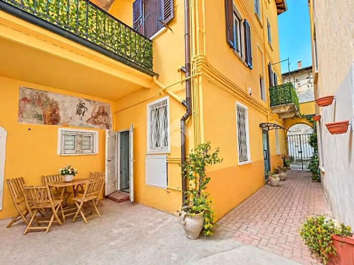Appartamento quadrilocale in vendita in Via delle Orfanelle, Verbania