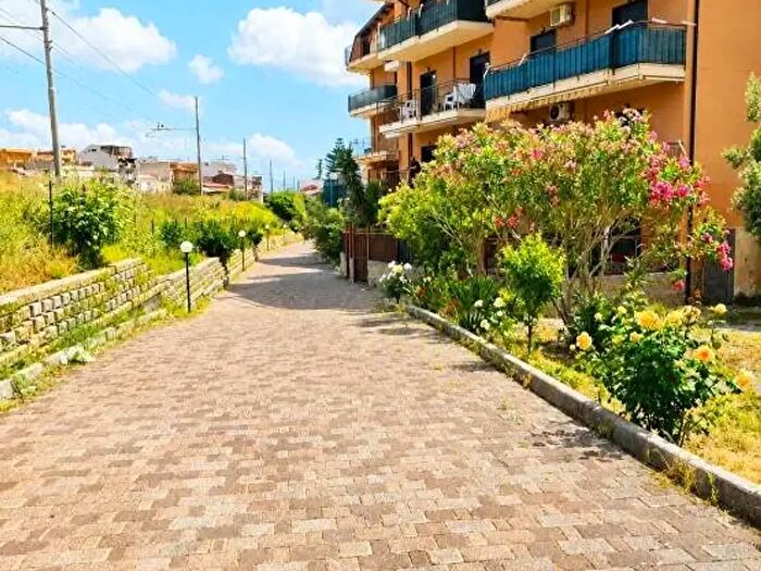 Appartamento trilocale in vendita in Via Piccolo Torrente Pagliara, Roccalumera