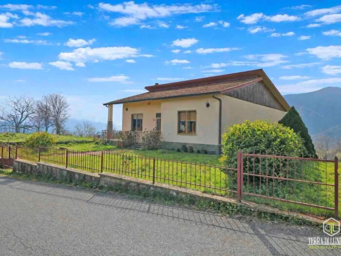 Casa con 9 locali in vendita in Cassana, Mulazzo