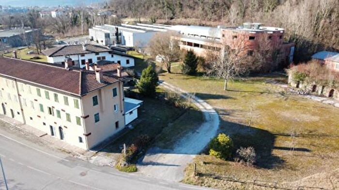 Casa con 6 locali in vendita in Frazione Cemur, San Leonardo