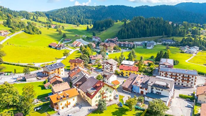 Casa con 5 locali in vendita in Via Ploz, Folgaria