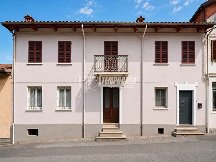 Casa con 6 locali in vendita in Via Elvo, Salussola