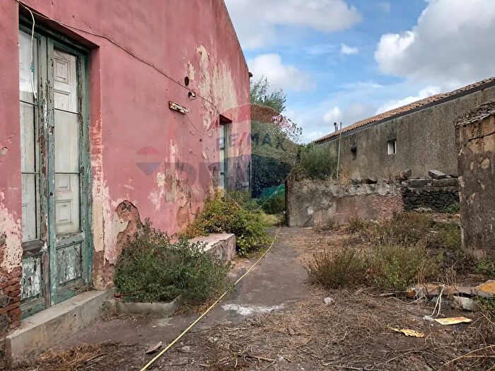 Casa con 5 locali in vendita in Via Sciara, Tremestieri Etneo