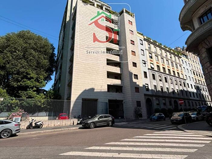 Appartamento con 5 locali in affitto in Via Pietro Cossa, Palestro, Milano