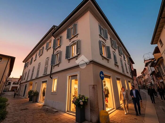 Appartamento trilocale in vendita in Piazza Caprera, Seregno