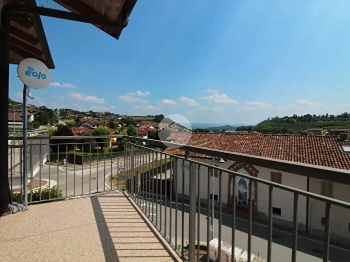 Appartamento quadrilocale in vendita in Via Mario Nantiat, Monticello DAlba