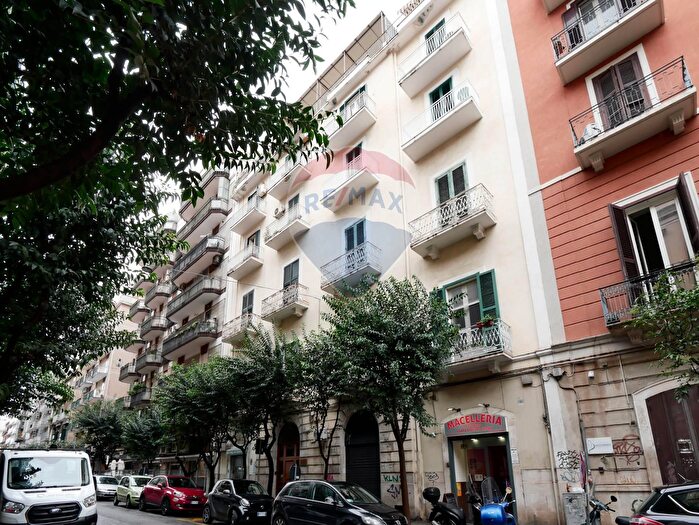 Appartamento trilocale in vendita in Via De Rossi, Bari