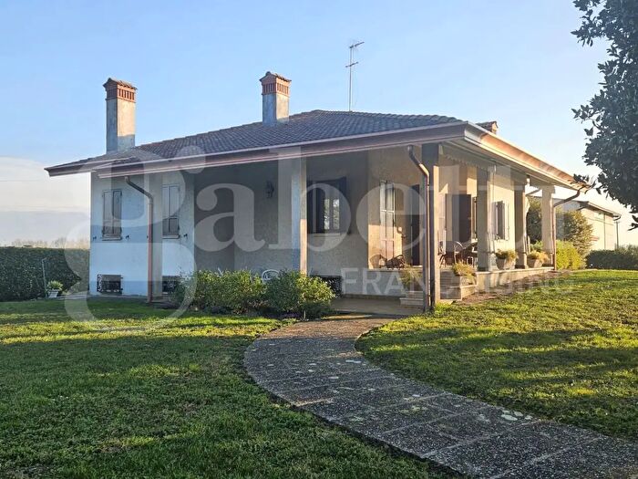 Casa con 5 locali in vendita in Correzzola