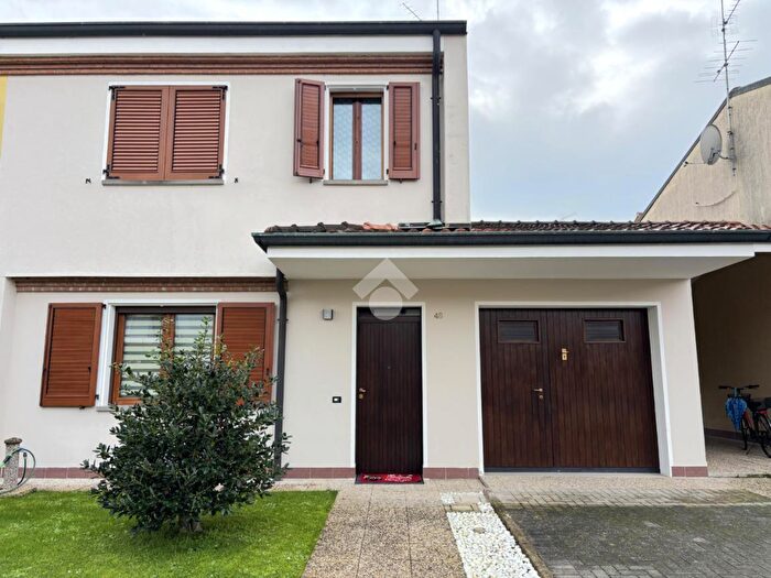 Casa trilocale in vendita in Via della Resistenza, San Benedetto Po