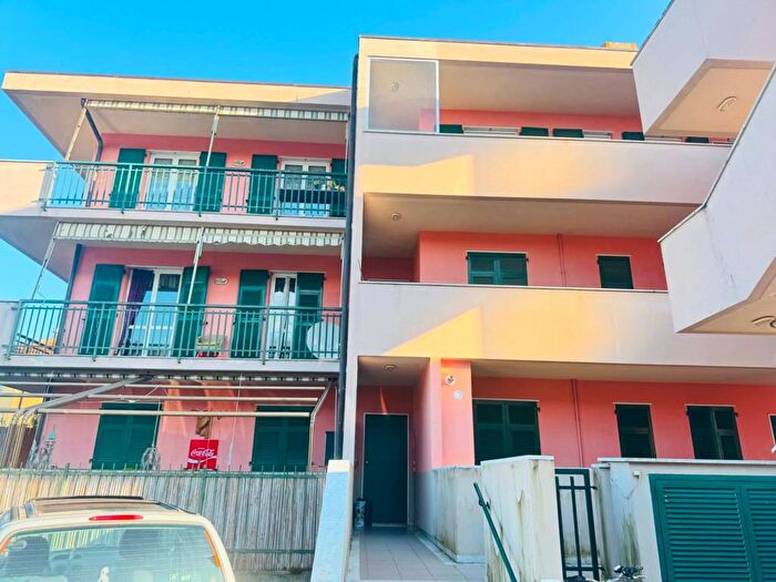 Appartamento quadrilocale in affitto in Via per Santa Vittoria, Centro, Sestri Levante