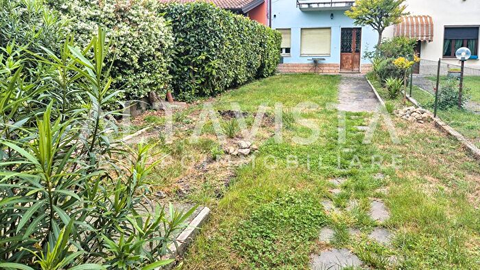 Casa quadrilocale in vendita in Via San Marco, Lonato