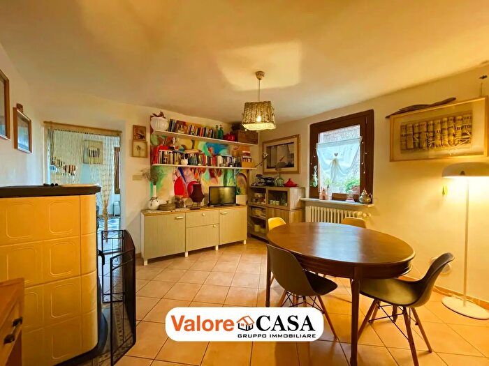 Appartamento con 6 locali in vendita in Cremolino