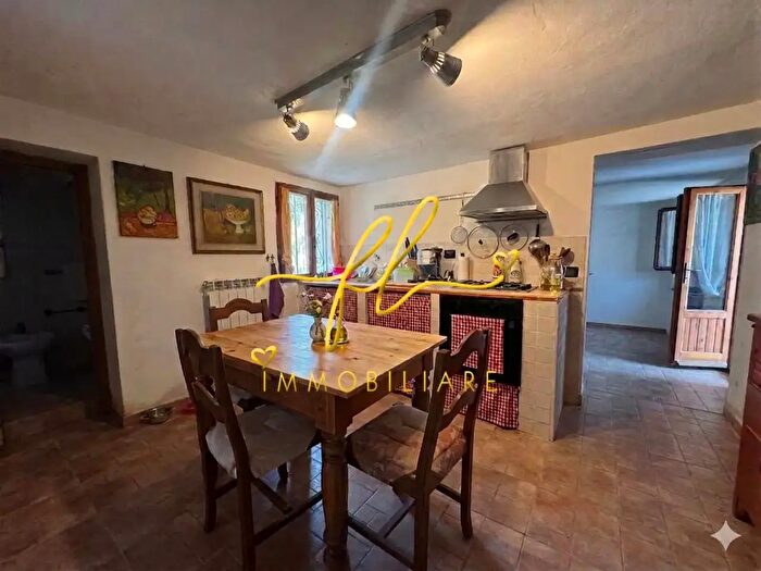 Casa con 9 locali in vendita in Crespina Lorenzana